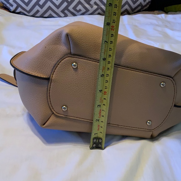 Guess Tan Faux Leather Roomy Bag Purse - Picture 14 of 16